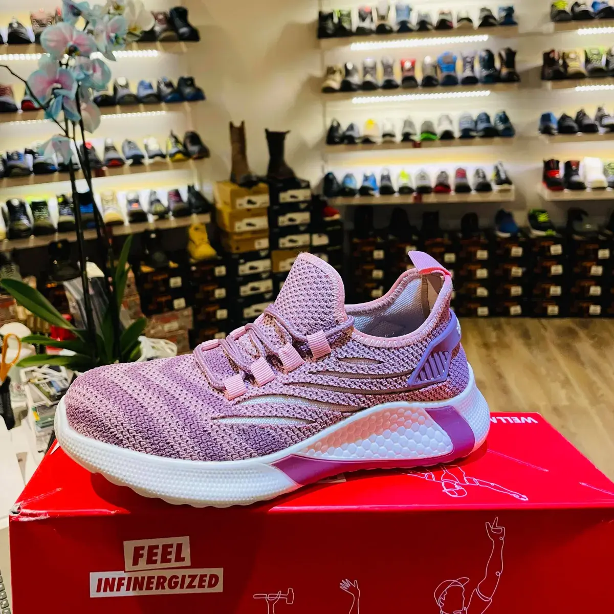 SKLEP z BUTAMI i ODZIEŻĄ ROBOCZĄ w WAALWIJK: STATIONSTRAAT 124 | Den Haag