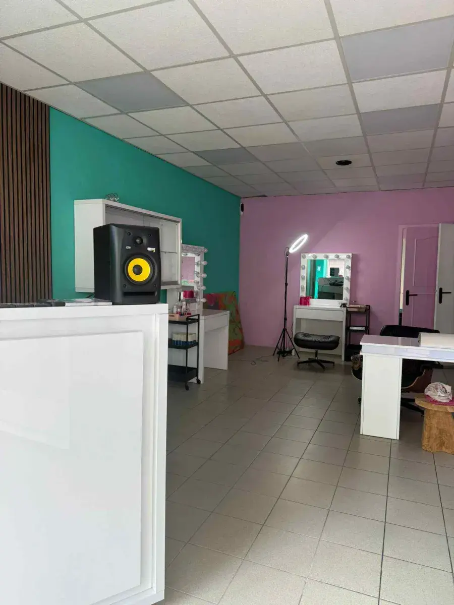 WYNAJEM: STANOWISKO / GABINET W SALONIE BEAUTY – ROTTERDAM ZUID